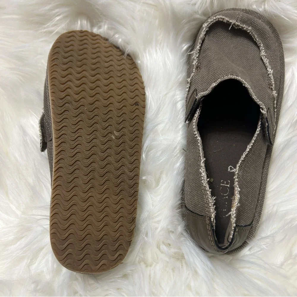 Size 3 Boys Children’s Place Light Brown Shoes E1
